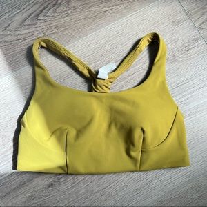 Lululemon Wunder Train bra. Med support. Size 8
